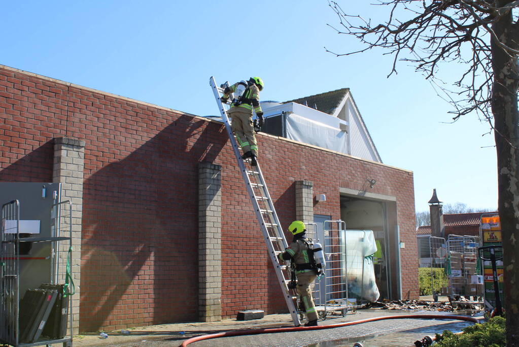 Supermarkt Albert Heijn ontruimd vanwege brand