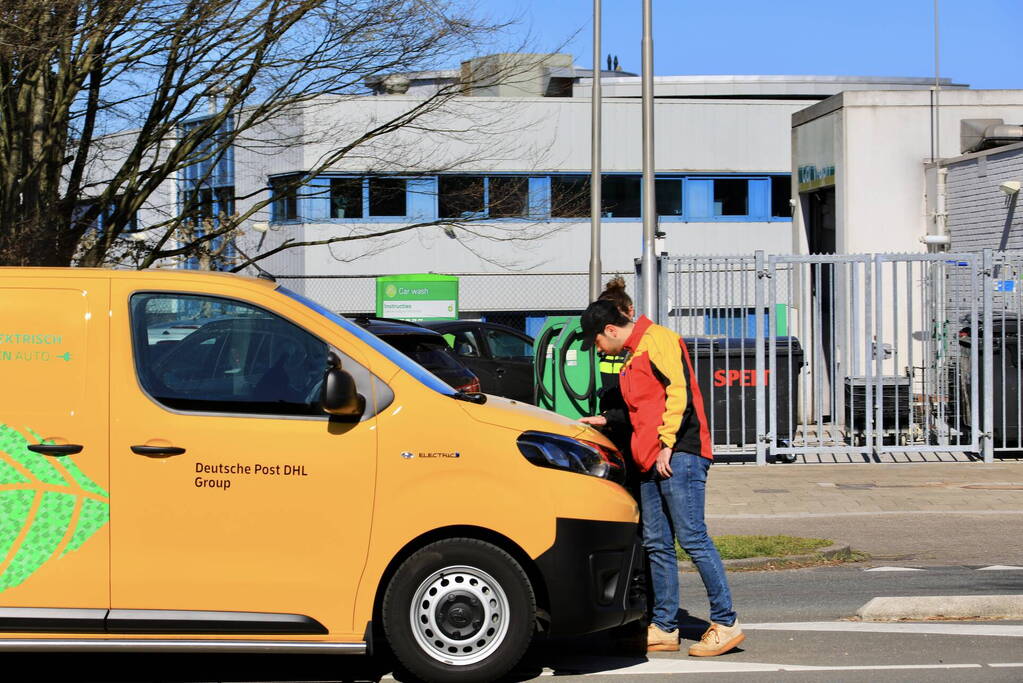 E-bikester aangereden bij het oversteken