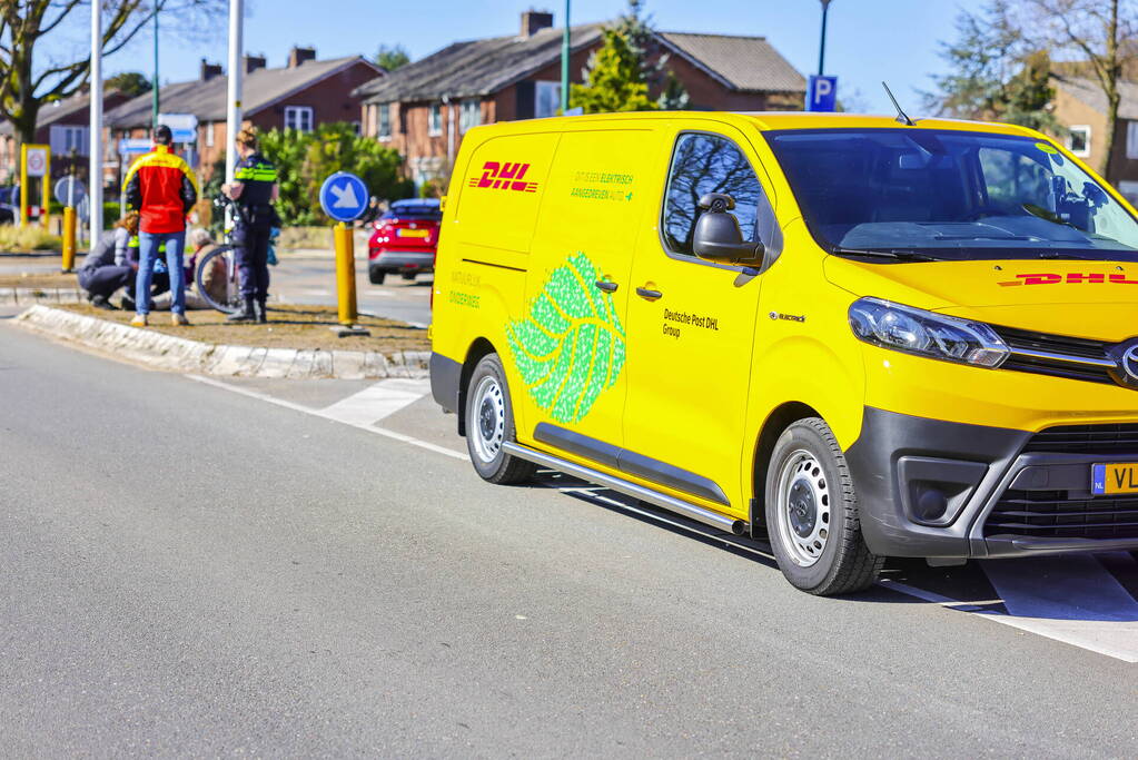 E-bikester aangereden bij het oversteken