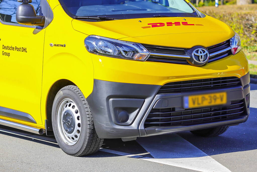 E-bikester aangereden bij het oversteken