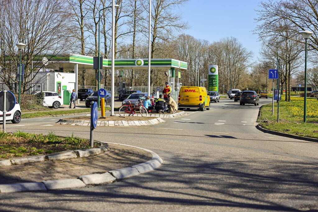 E-bikester aangereden bij het oversteken