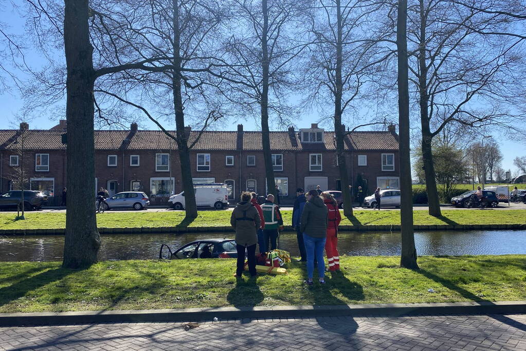 Persoon aangehouden na te water raken met auto