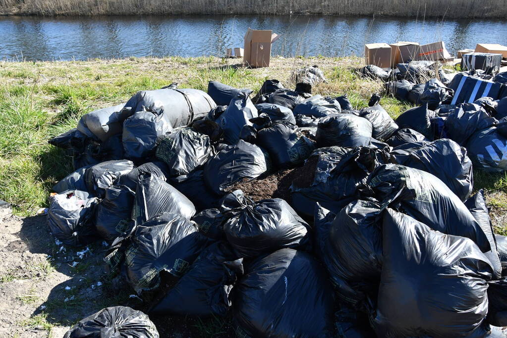 Grote hoeveelheid afval gedumpt