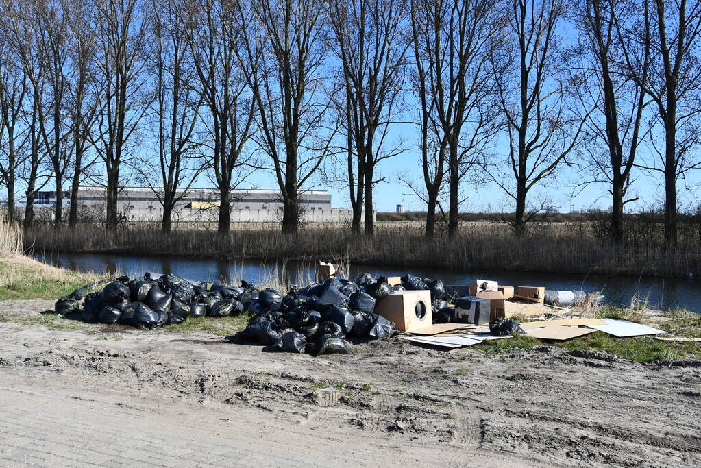 Grote hoeveelheid afval gedumpt