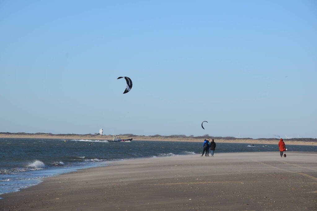 Grote zoekactie na aantreffen achtergelaten kite