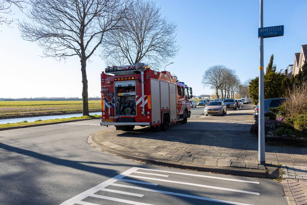Politie haalt verward persoon uit woning