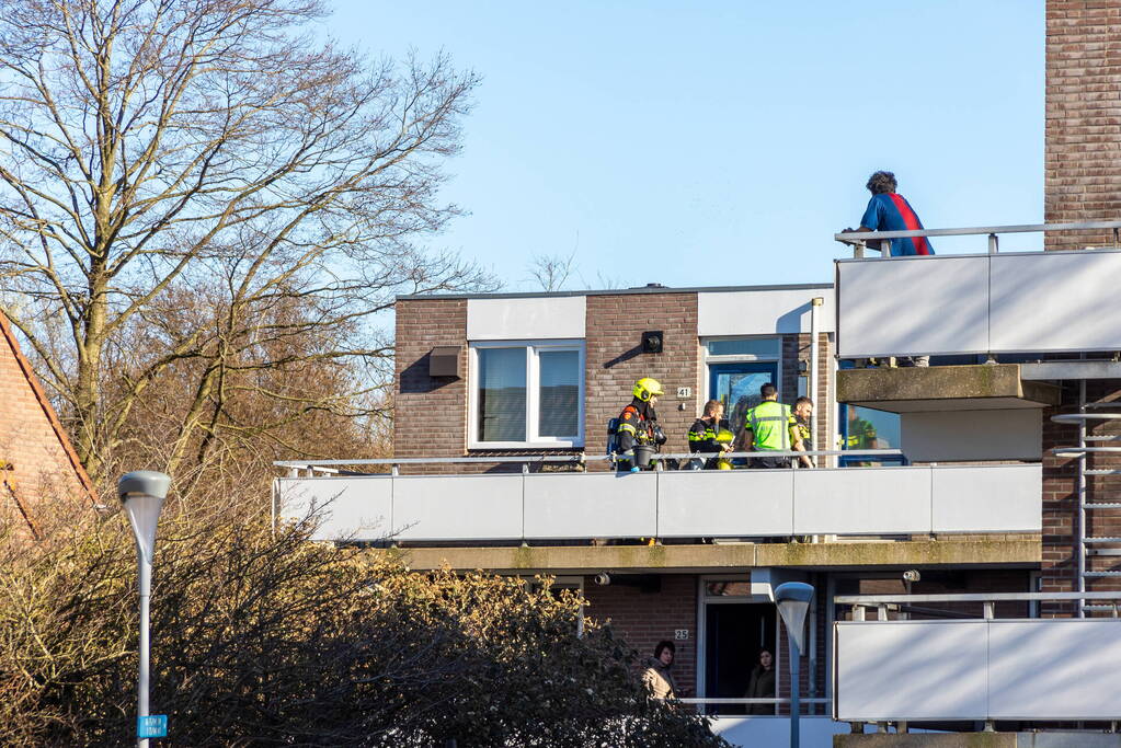 Politie haalt verward persoon uit woning