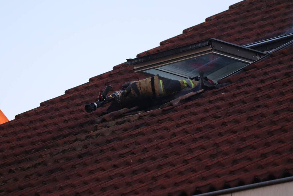 Flinke brand op zolder van woning