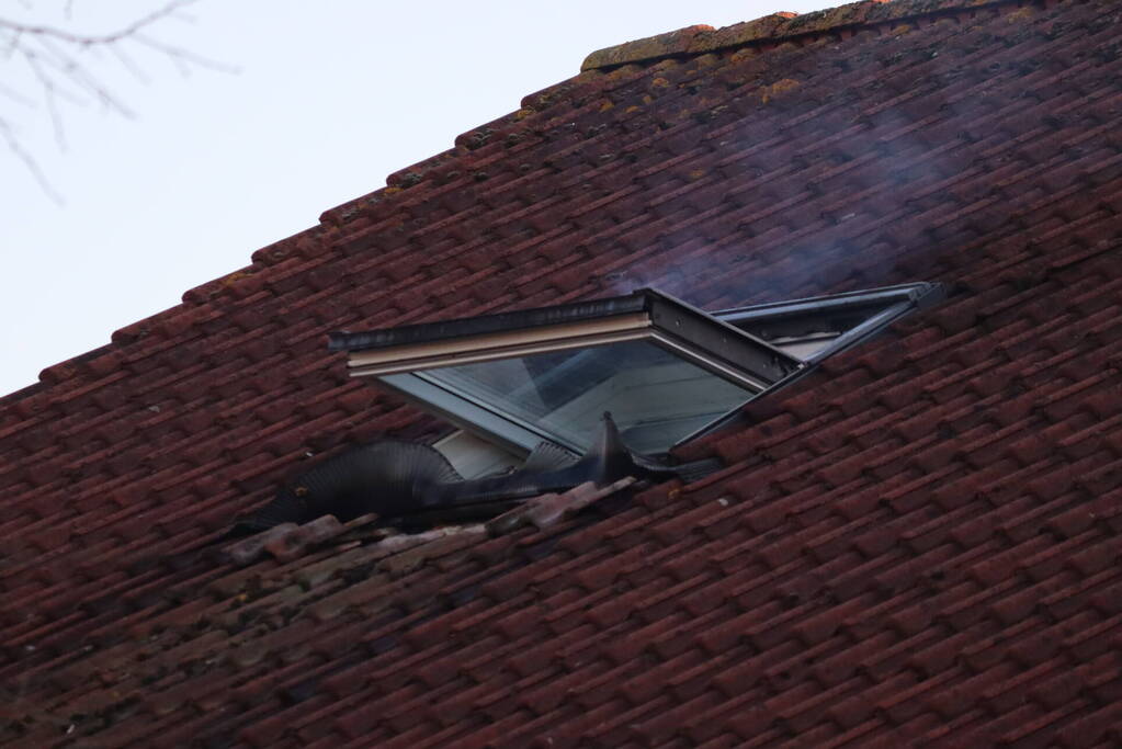 Flinke brand op zolder van woning