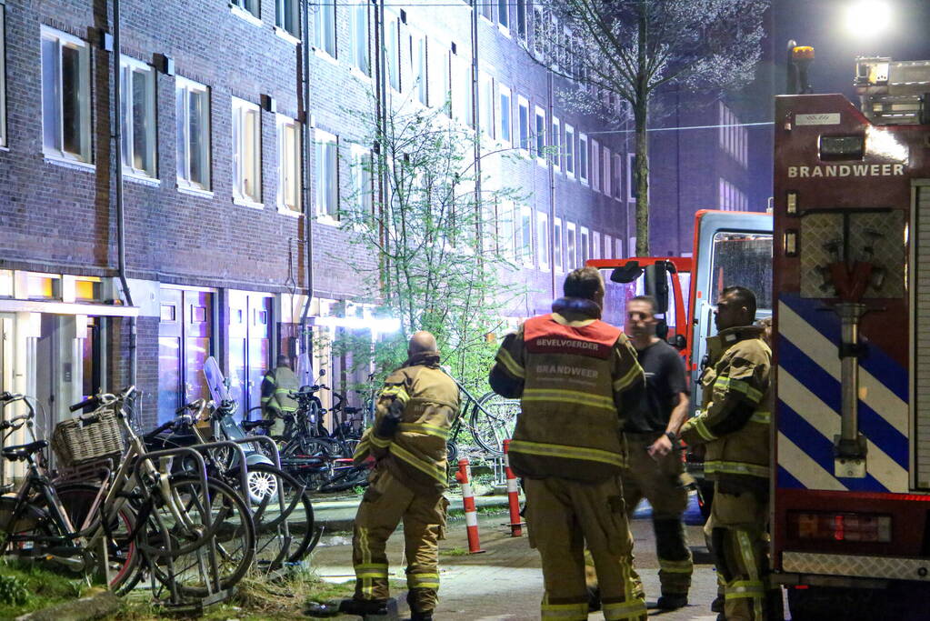 Meerdere woningen ontruimd bij grote brand