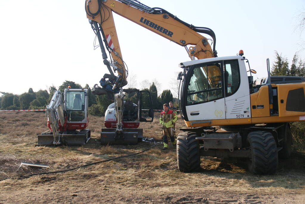 Graafmachine zwaar beschadigd vanwege brand