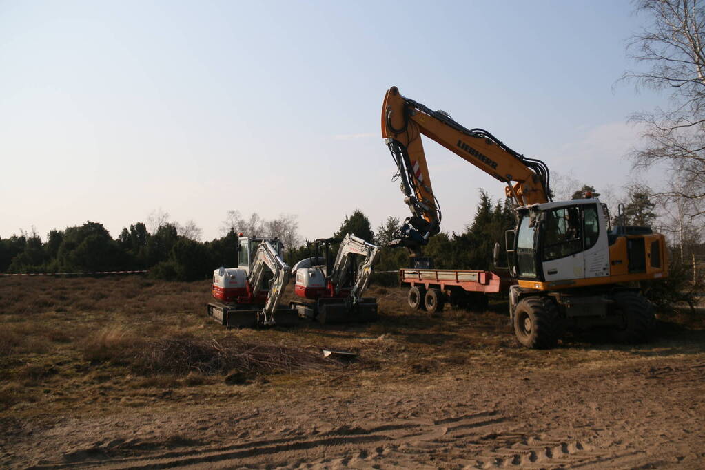 Graafmachine zwaar beschadigd vanwege brand