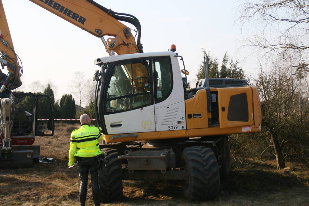 Graafmachine zwaar beschadigd vanwege brand