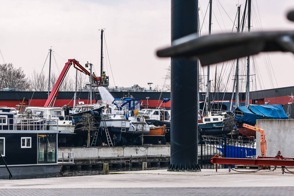 Enorme schade na zeer grote brand op Jachtwerf Roelofsen