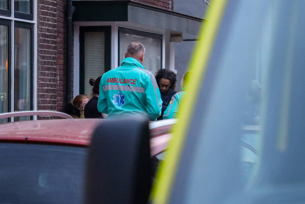 Snorfietser botst achterop personenauto