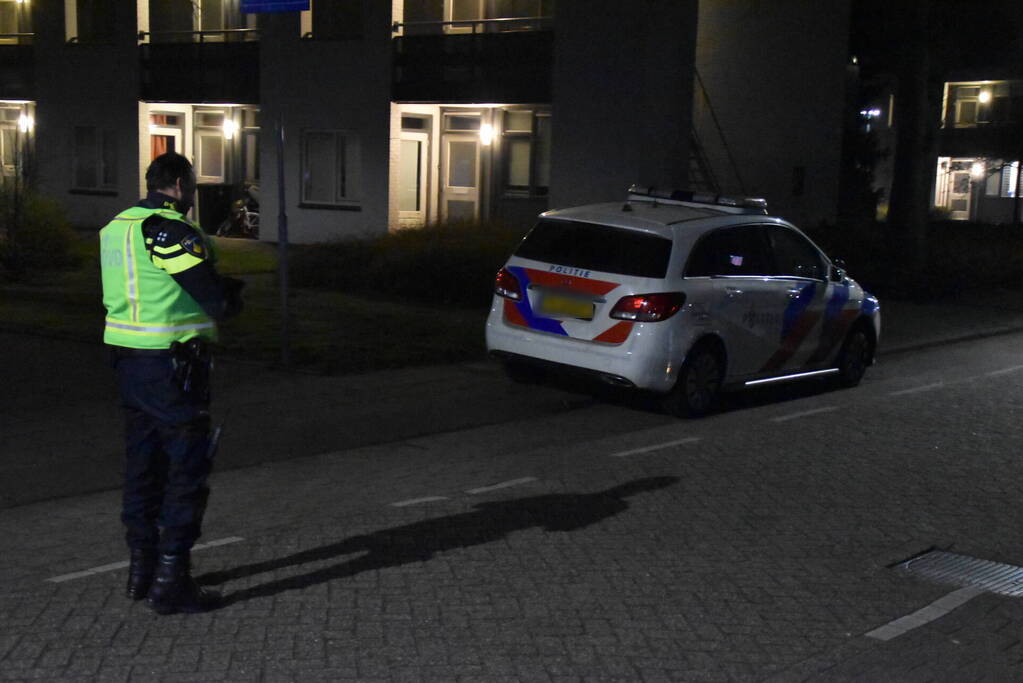 Bewoner krijgt klappen bij woningoverval