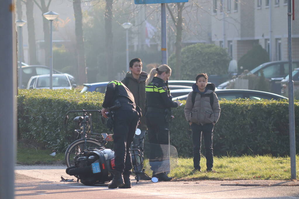 Scooterrijder gewond bij botsing met fietser