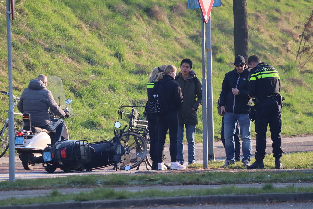 Scooterrijder gewond bij botsing met fietser