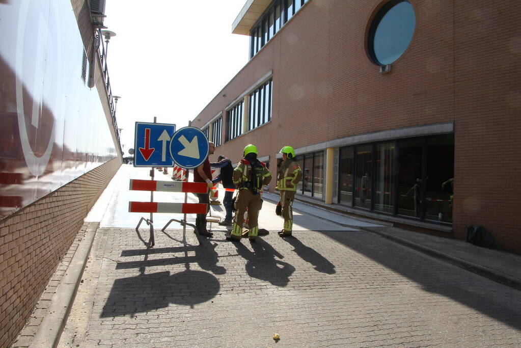 Enorme stank bij inrit van parkeergarage Albert Heijn