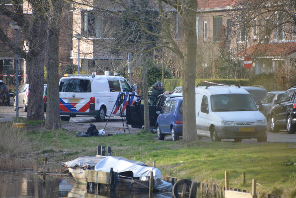 Mogelijk explosief aangetroffen in auto