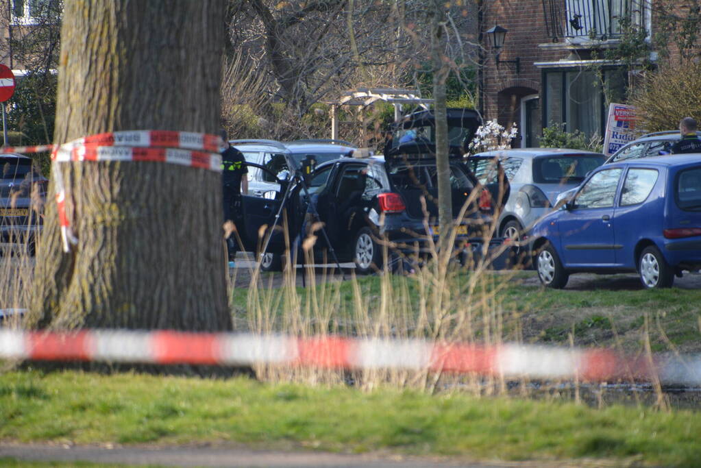 Mogelijk explosief aangetroffen in auto