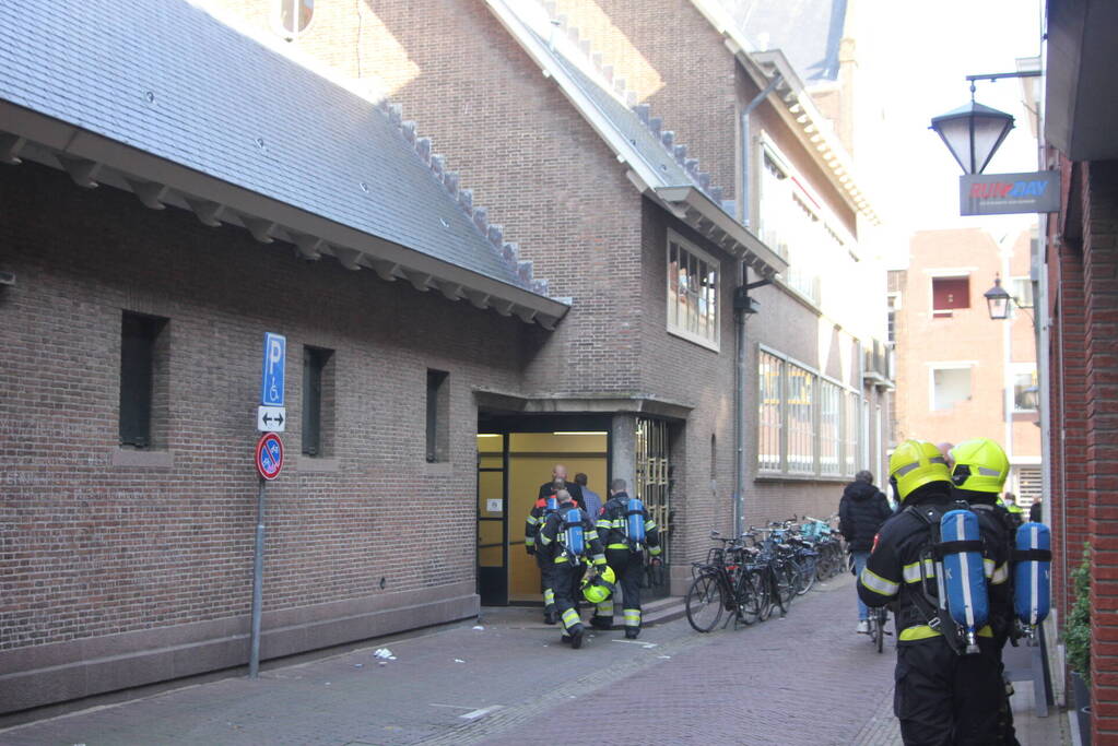 Onderzoek naar zwarte rook uit schoorsteen
