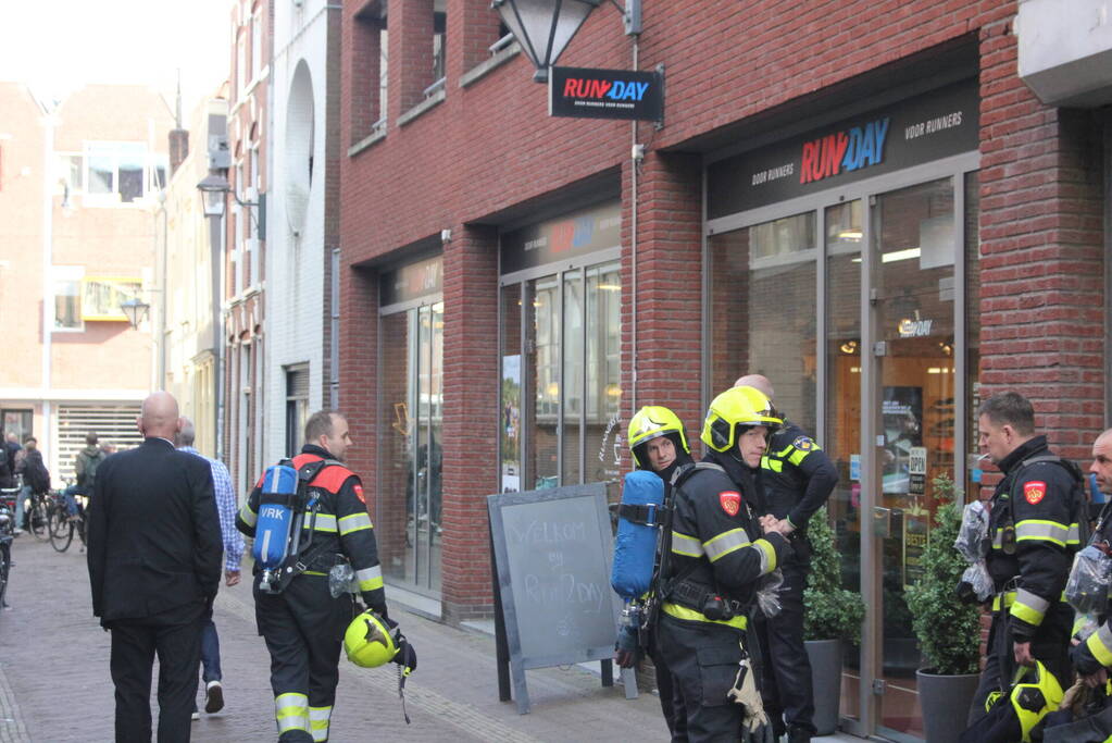 Onderzoek naar zwarte rook uit schoorsteen