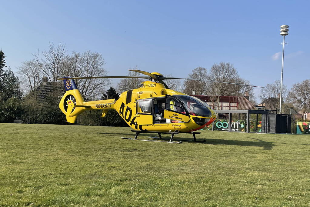 Duitse traumahelikopter landt in woonwijk