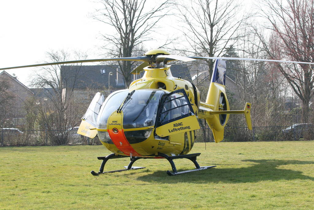 Duitse traumahelikopter landt in woonwijk