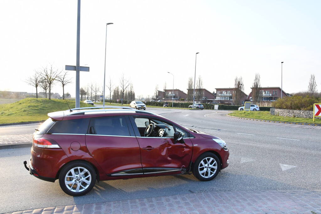 Snorfietser gewond bij botsing met auto