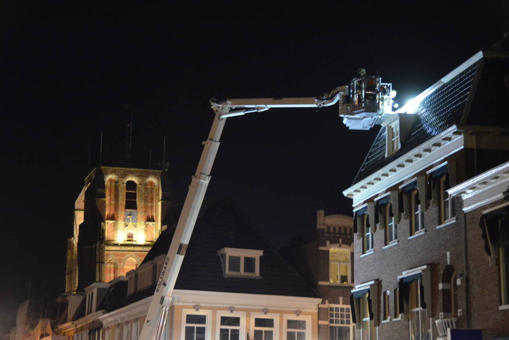 Brandweer ingezet voor losliggende dakpannen