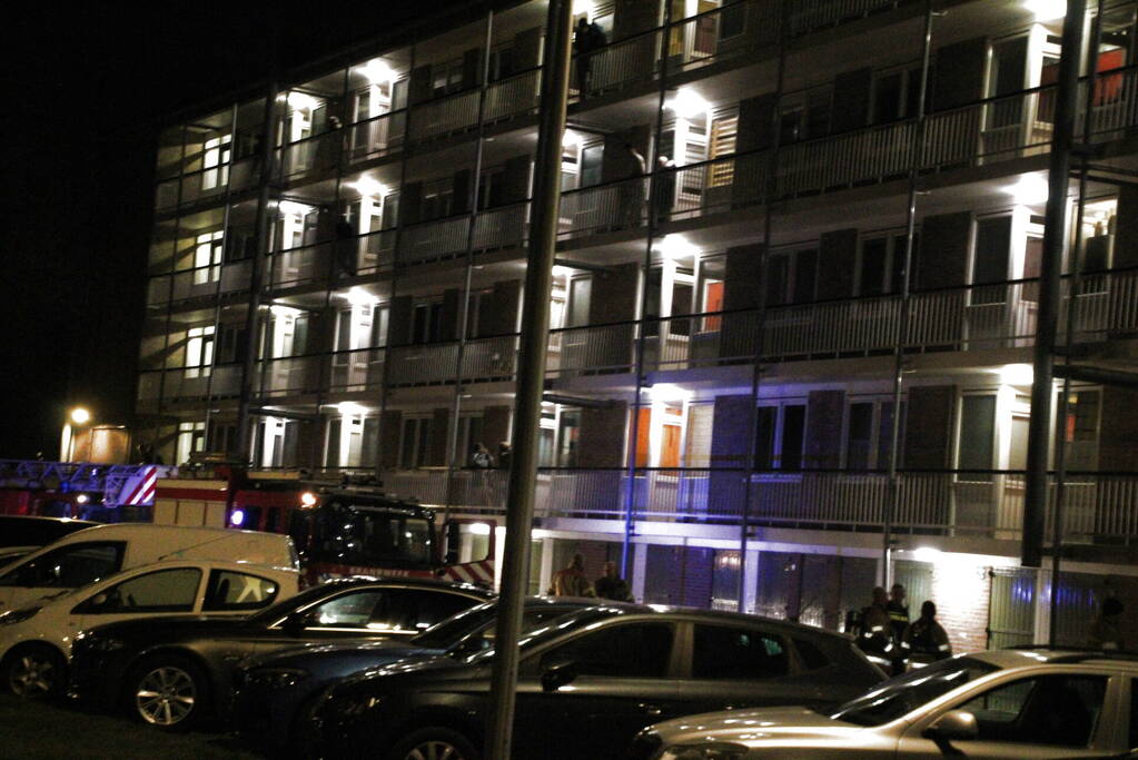 Uitslaande brand in berging onder flat