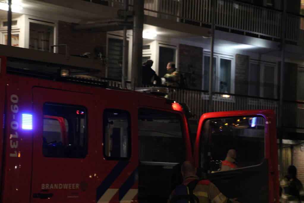 Uitslaande brand in berging onder flat