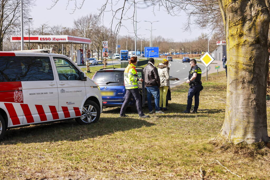 Flinke schade na botsing op Escher rotonde