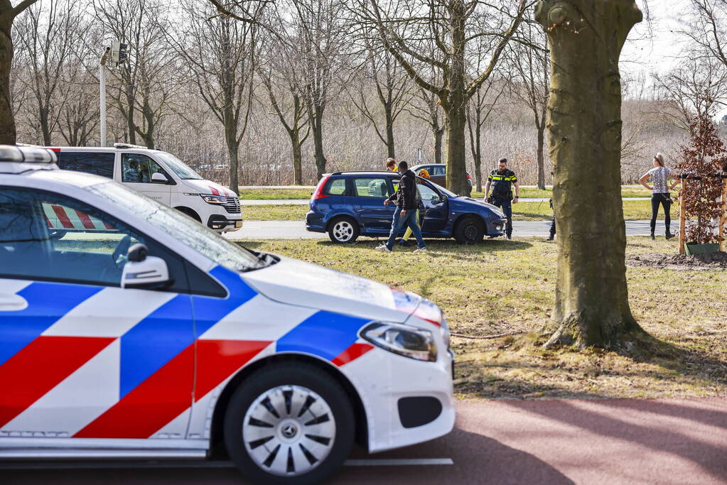 Flinke schade na botsing op Escher rotonde