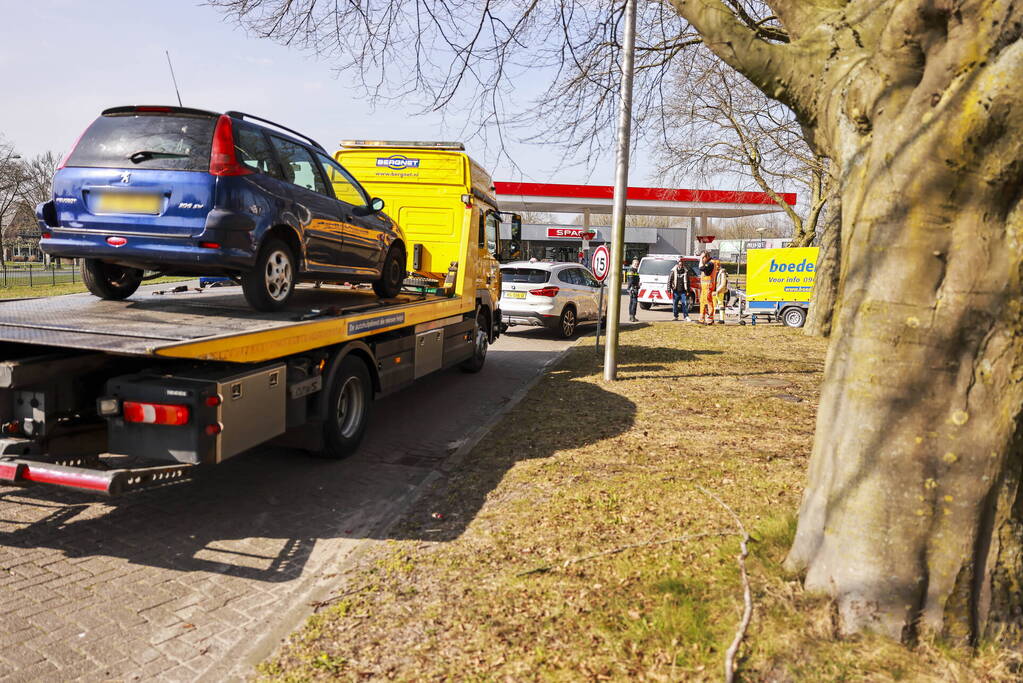 Flinke schade na botsing op Escher rotonde