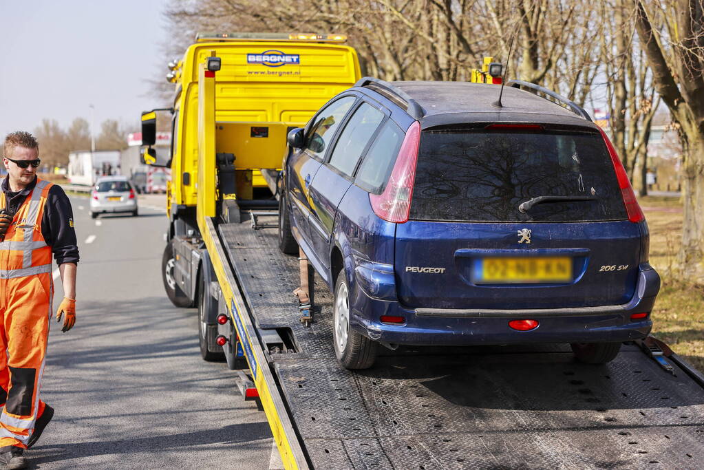 Flinke schade na botsing op Escher rotonde