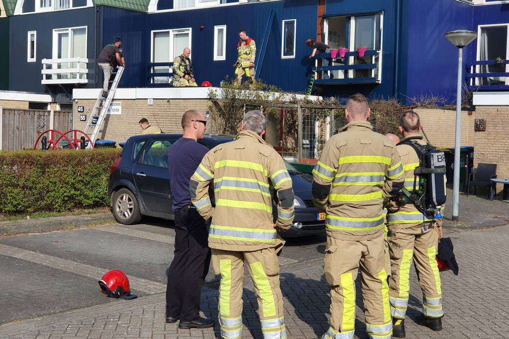 Dakdekkers zetten per ongeluk dak in brand