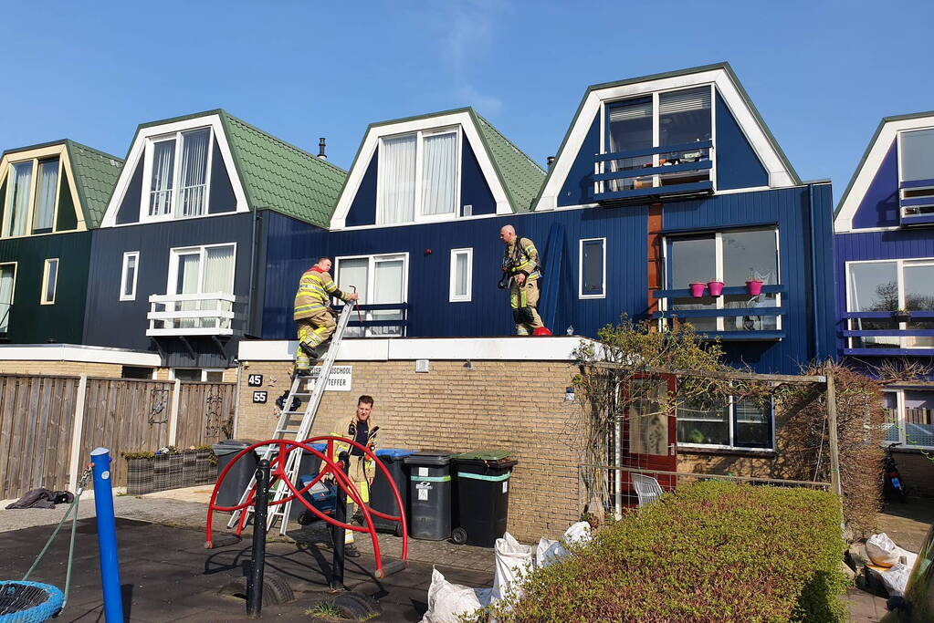 Dakdekkers zetten per ongeluk dak in brand