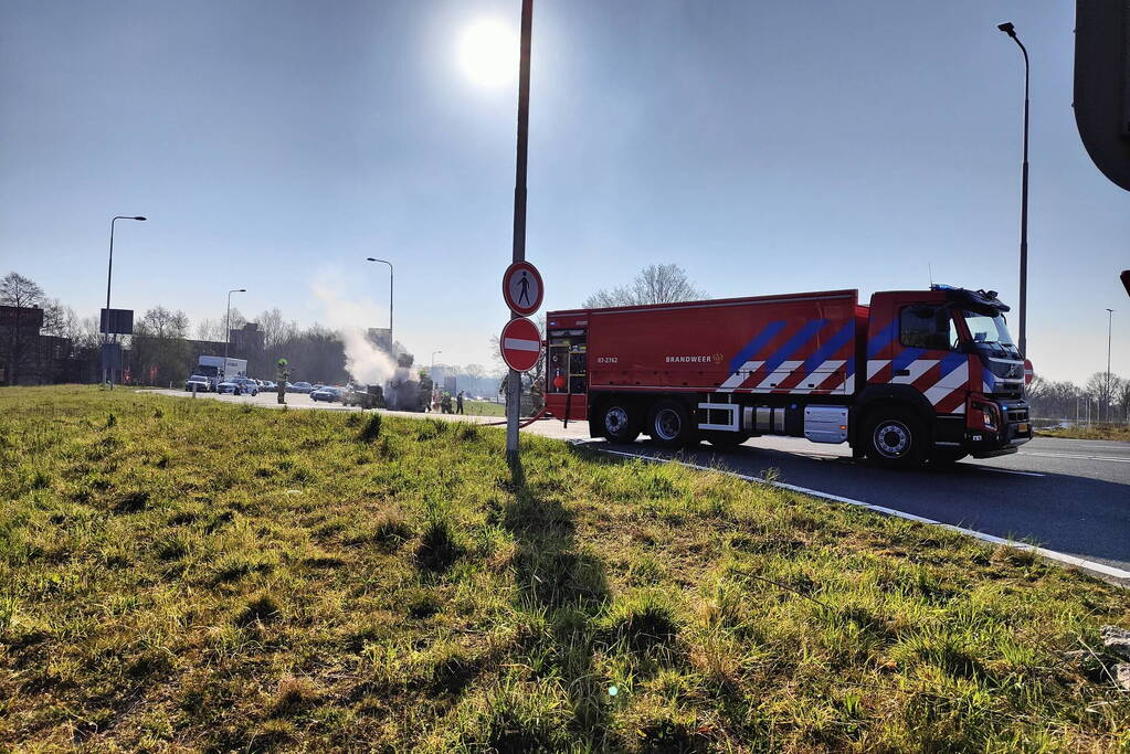 Autohoogwerker gaat in vlammen op