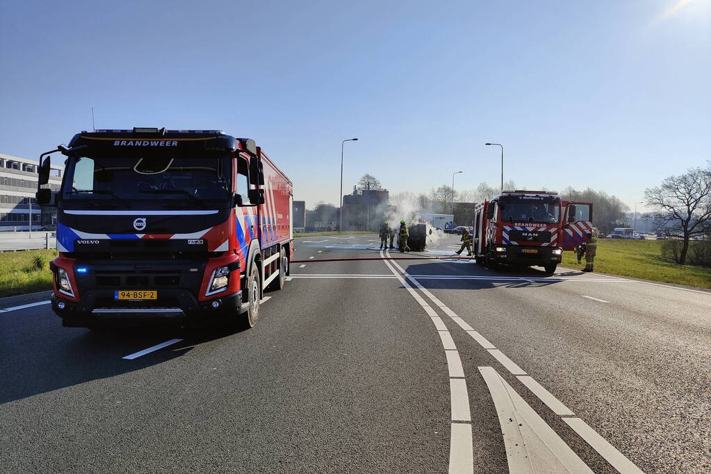 Autohoogwerker gaat in vlammen op