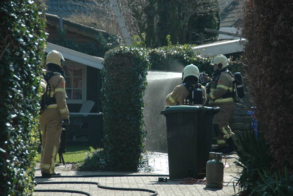 Onkruidbrander zet heg in brand