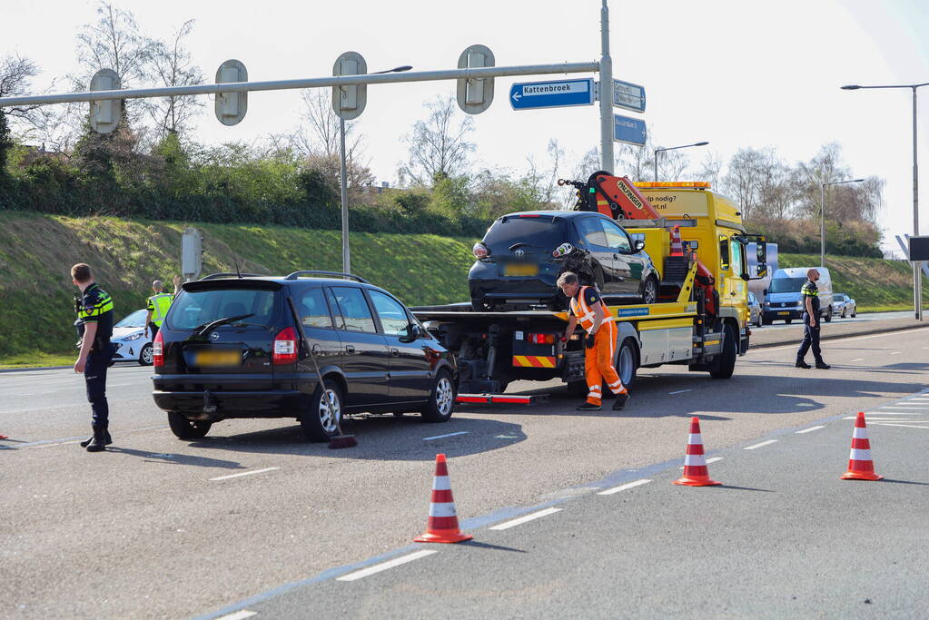 Twee auto's betrokken bij botsing in Nieuwland