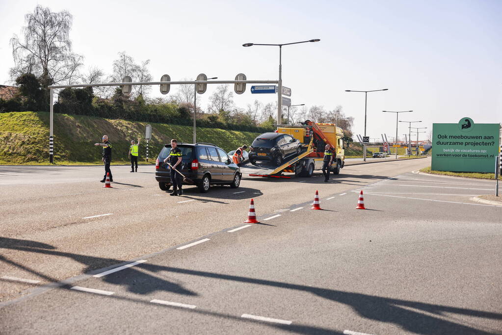Twee auto's betrokken bij botsing in Nieuwland