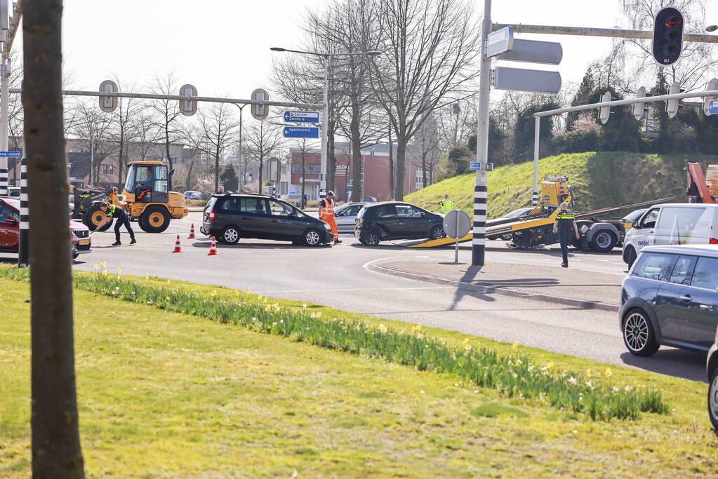 Twee auto's betrokken bij botsing in Nieuwland