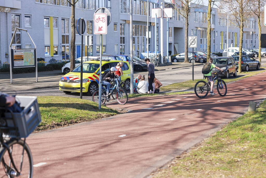 Fietsster en automobilist botsen bij Park Schothorst