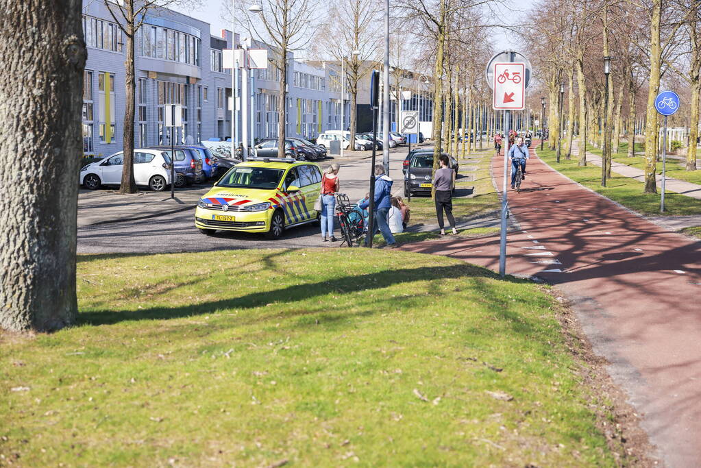 Fietsster en automobilist botsen bij Park Schothorst