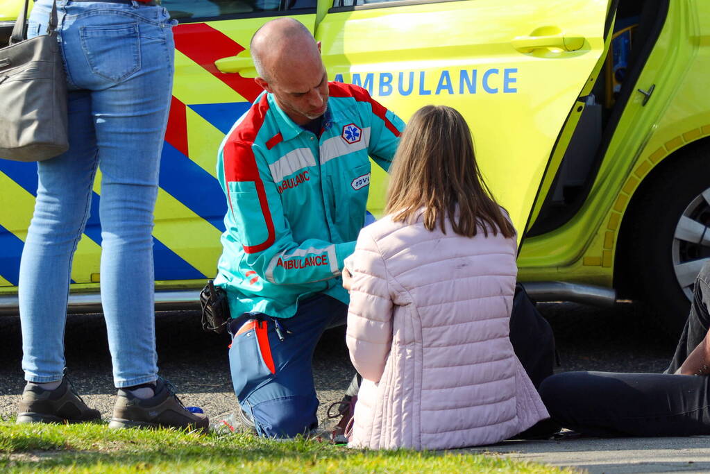 Fietsster en automobilist botsen bij Park Schothorst