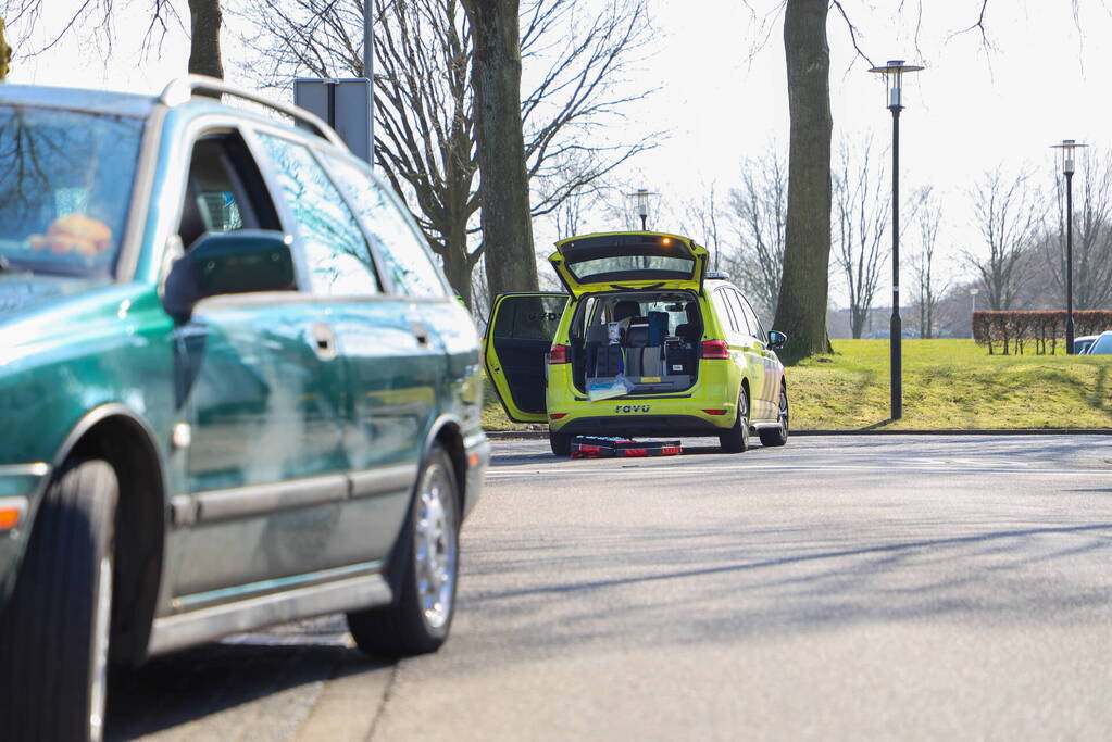 Fietsster en automobilist botsen bij Park Schothorst