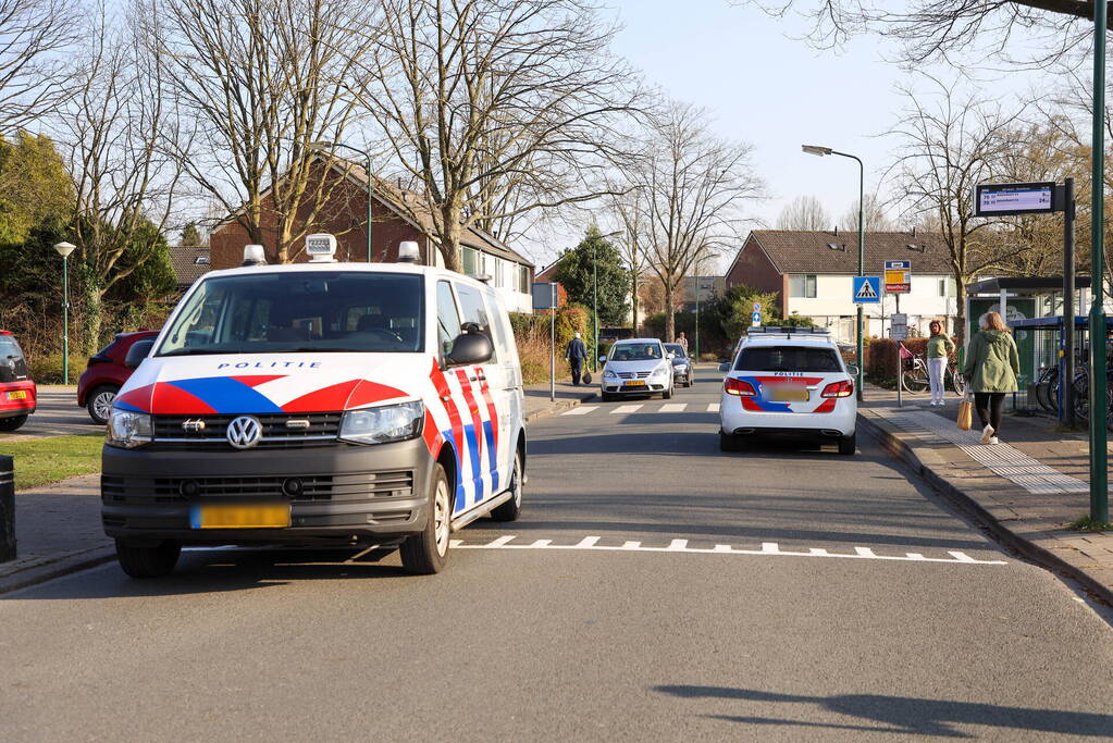 Massale zoekactie van politie in de wijk Overhees